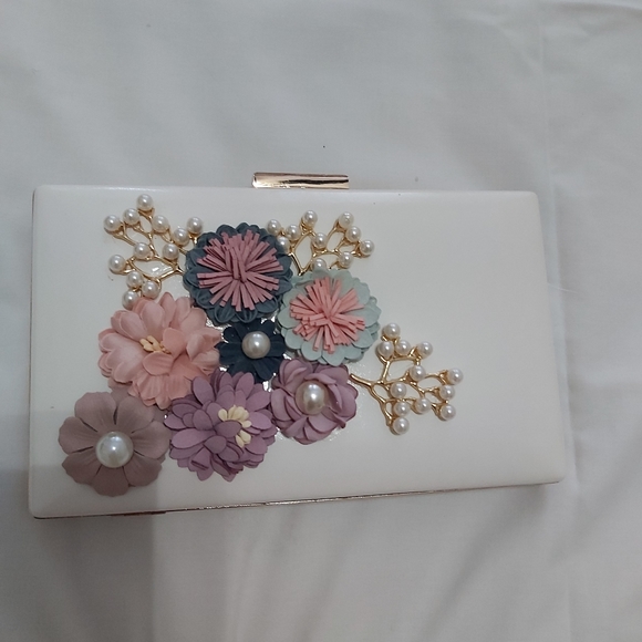 ⚡️Sale⚡️Party wear clutch white floral - Picture 1 of 3